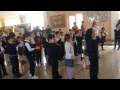 первоклашки танцуют макарена.181 школа 