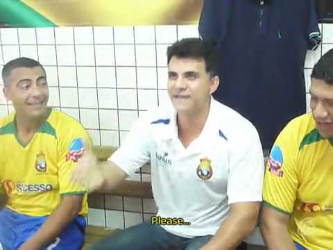 Ricardo Rocha faz Romário se contorcer de rir