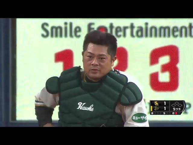 9回裏 バファローズ・ペーニャの振ったバットがホークス捕手・細川を襲う!! 2014/5/17 Bs-H