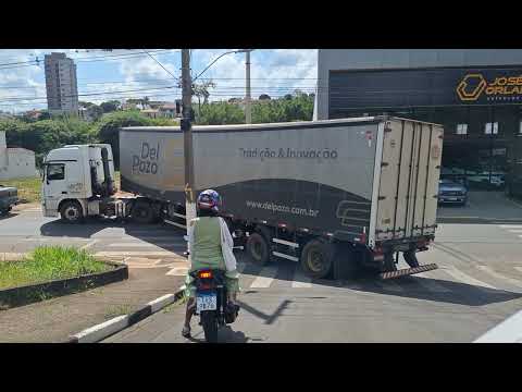 Vereador Carlão está tentando, mas problema dos caminhões na área urbana continua em Guaxupé 