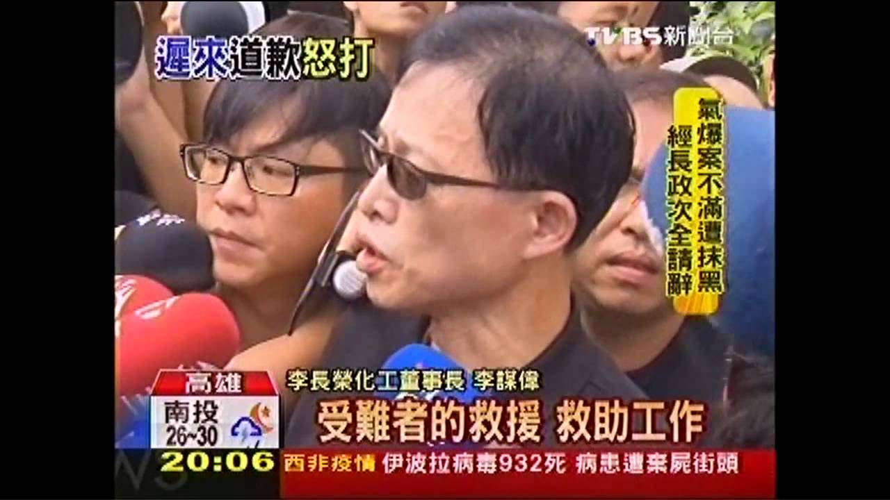 榮化董座下跪弔唁 家屬手搖杯怒砸頭