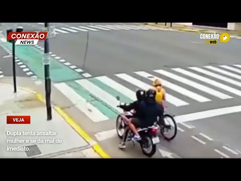 Vídeo: Dupla tenta assaltar mulher e se dá mal de imediato.