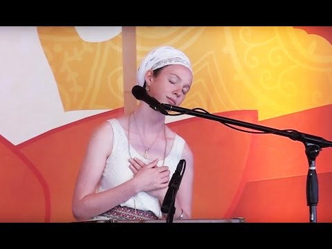 Ajeet Kaur chants to Guru Ram Das at Sat Nam Fest Joshua Tree 2015