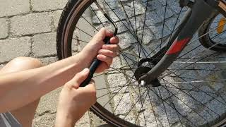 Cykeway hand pump instructions: How to use this mini pump on Presta valve of a road bicycle.
