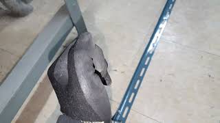 발전기배터리 커버를 설치합니다.