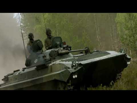 Zerstörtes BMP verwandelte sich in eine 20 Meter lange Flammensäule