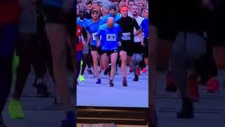 Runner at Geneva's Course de l'Escalade needs better support.