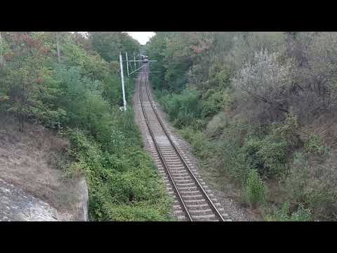 EA 268 intra in stația Ploiești Vest cu  trenul IR 346 spre Viena