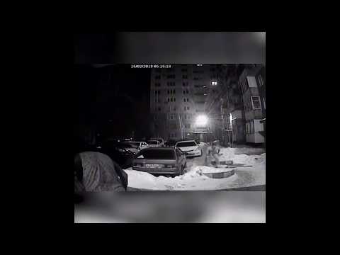 Неудачная попытка ограбления: вор сбежал, разбросав деньги по двору