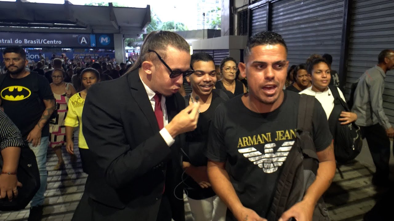 DE MALA E CÚIA NA CENTRAL DO BRASIL