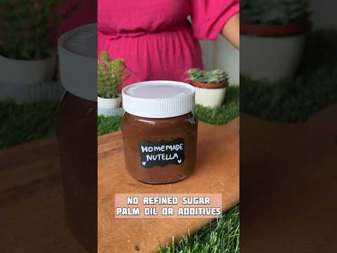 Homemade Nutella without any refined Sugar or palm oil ! A healthier alternative