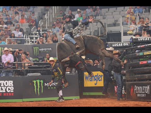 TOP BULL: Huckleberry bucks off Rafael dos Santos for 46 points  | 2023 UTB World Finals