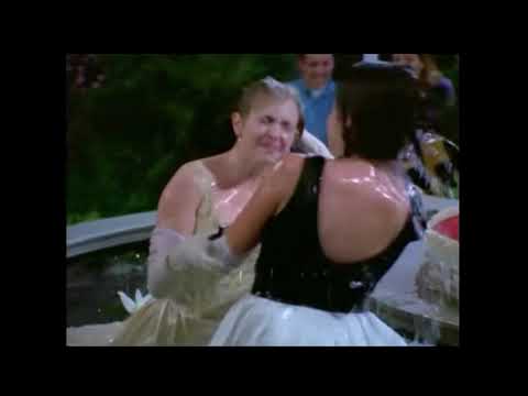 Melissa Joan Hart and Jenna Leigh Green fight in the pool - Sabrina the Teenage Witch (S1E21, 1997)