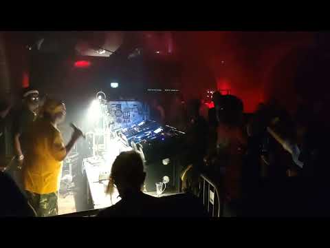 Iration Steppas playing Alligator Reccords 002 / Alligator Dubs - Final Battle @ Steel yard London