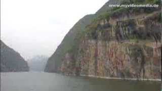 preview picture of video 'Yangtze River Cruise, Wu Gorge - China Travel Channel'