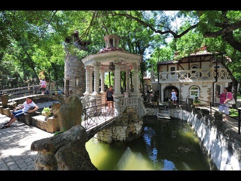 Старый Парк и пляж на море в Кабардинке