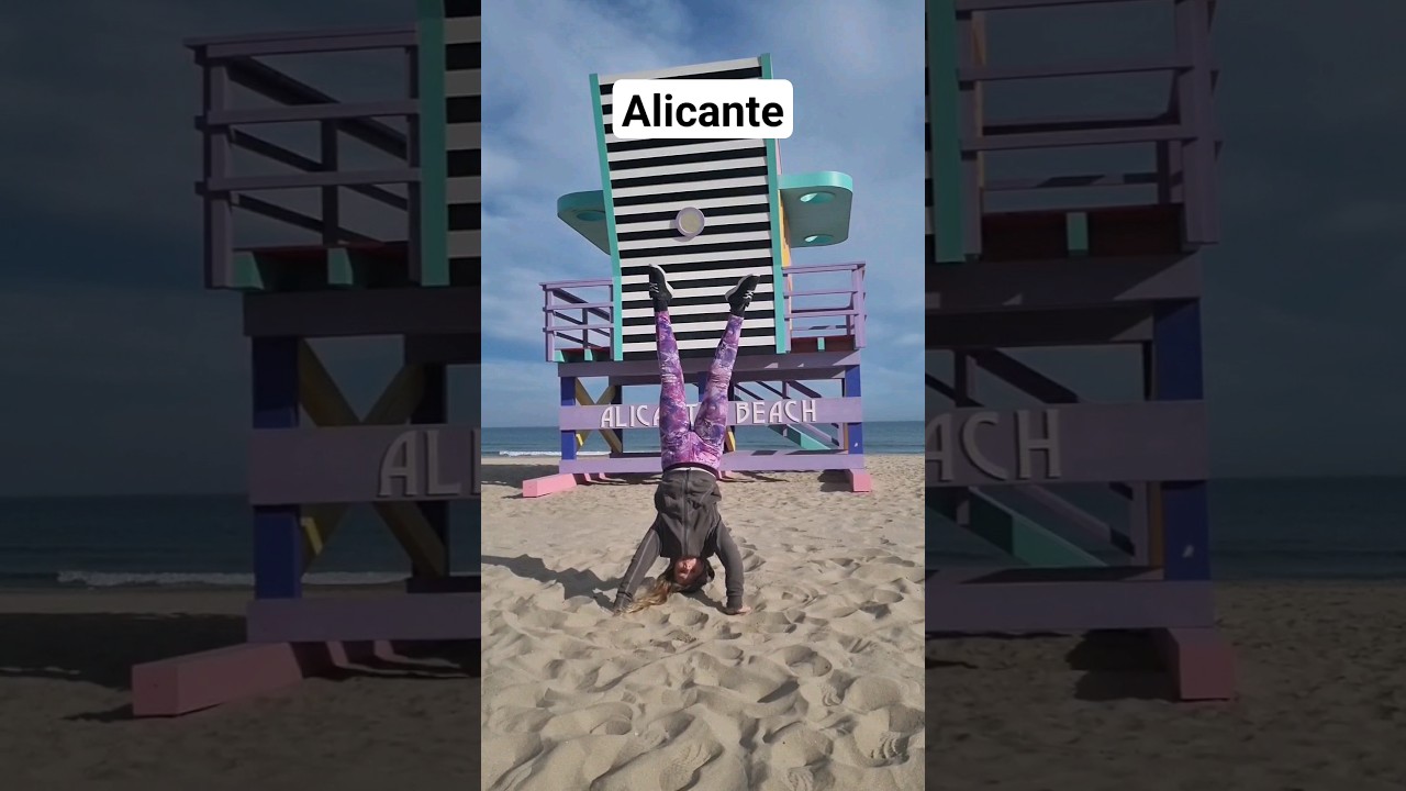 🤸‍♀️ Akrobatyka na #plaży #Alicante #podróżezdzieć...