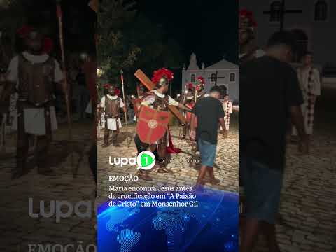 EMOÇÃO: Maria encontra Jesus antes da crucificação em “A Paixão de Cristo” em Monsenhor Gil.
