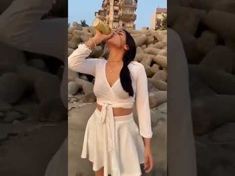 Lute Dil Song Actress Yukti Thareja Walking on Mumbai Beach |Lute Dil Song Whatsapp Status | #Shorts