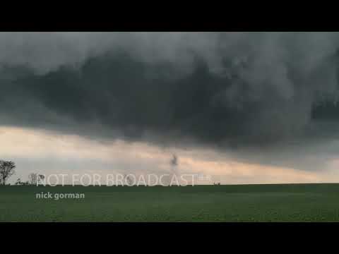 Waverly, Iowa Tornadoes! Close Range Video!!