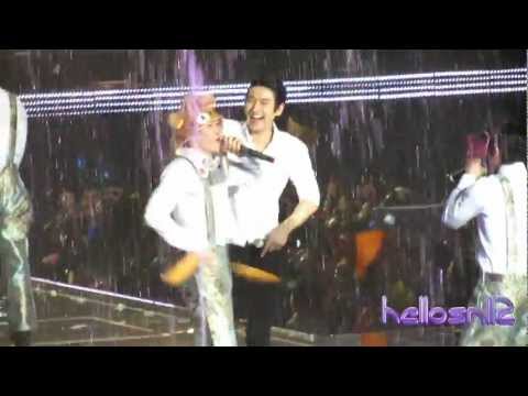 120310 Super Junior Siwon Play with Eunhyuk, Take Photo & Sign for Fans@SS4 in Macau