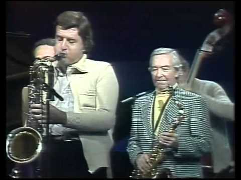 Eddie Miller with Lino Patruno & the MCJS - Blues My Naughty Sweetie Gives to Me.mp4