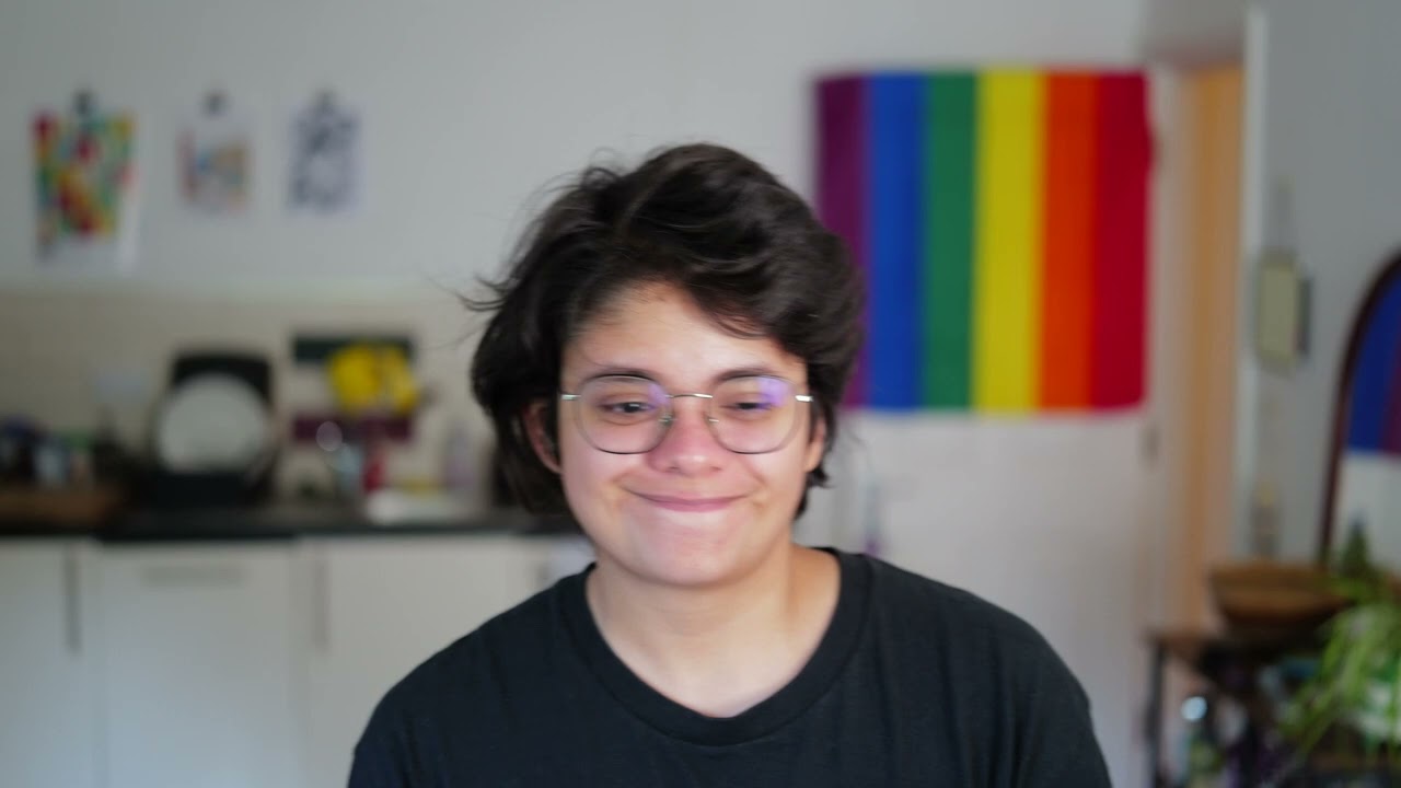 Leica Q3 43 — Autofocus - YouTube