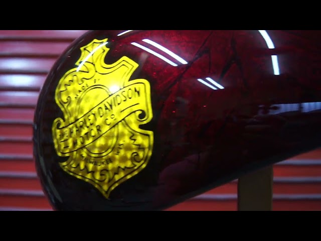 カスタムペイント　ハーレー98FXD　アルミタンクにラップペイントとゴールドリーフ