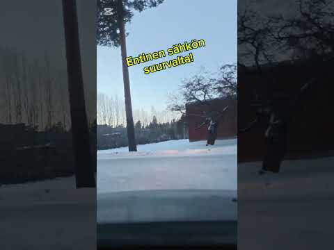 Helmi moottoritien varrella?#varsinaissuomi #phroast #mysteerikylä #sähkö #aalto 