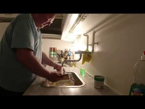 MongoTV_4183 - Mongo Madskole - Del 2 - Oksebuillonsuppe Med KØDBOLLER - Pastaskruer - MAJS - LØG