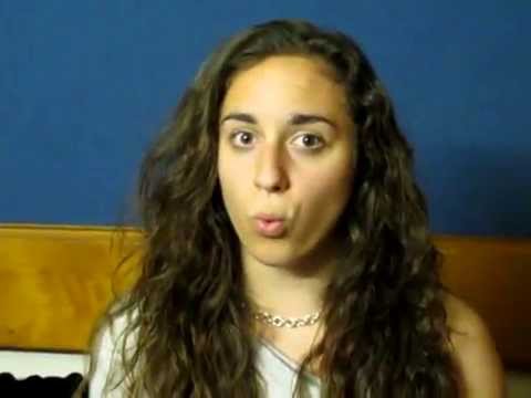 VIDEO GENIAL! Iată femeia care imită perfect toate vietăţile păm&acirc;ntului!