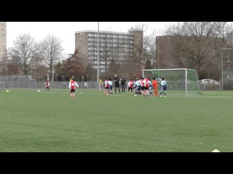 FORUMSPORT E1 - RKAVV E1 (2-5) 05-12-2015 gol Bas