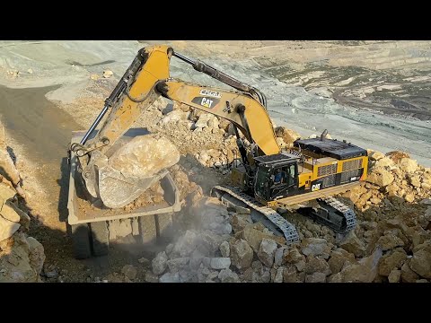 Caterpillar 390D Excavator Loading Caterpillar Dumpers & Trucks - Pyramis Ate