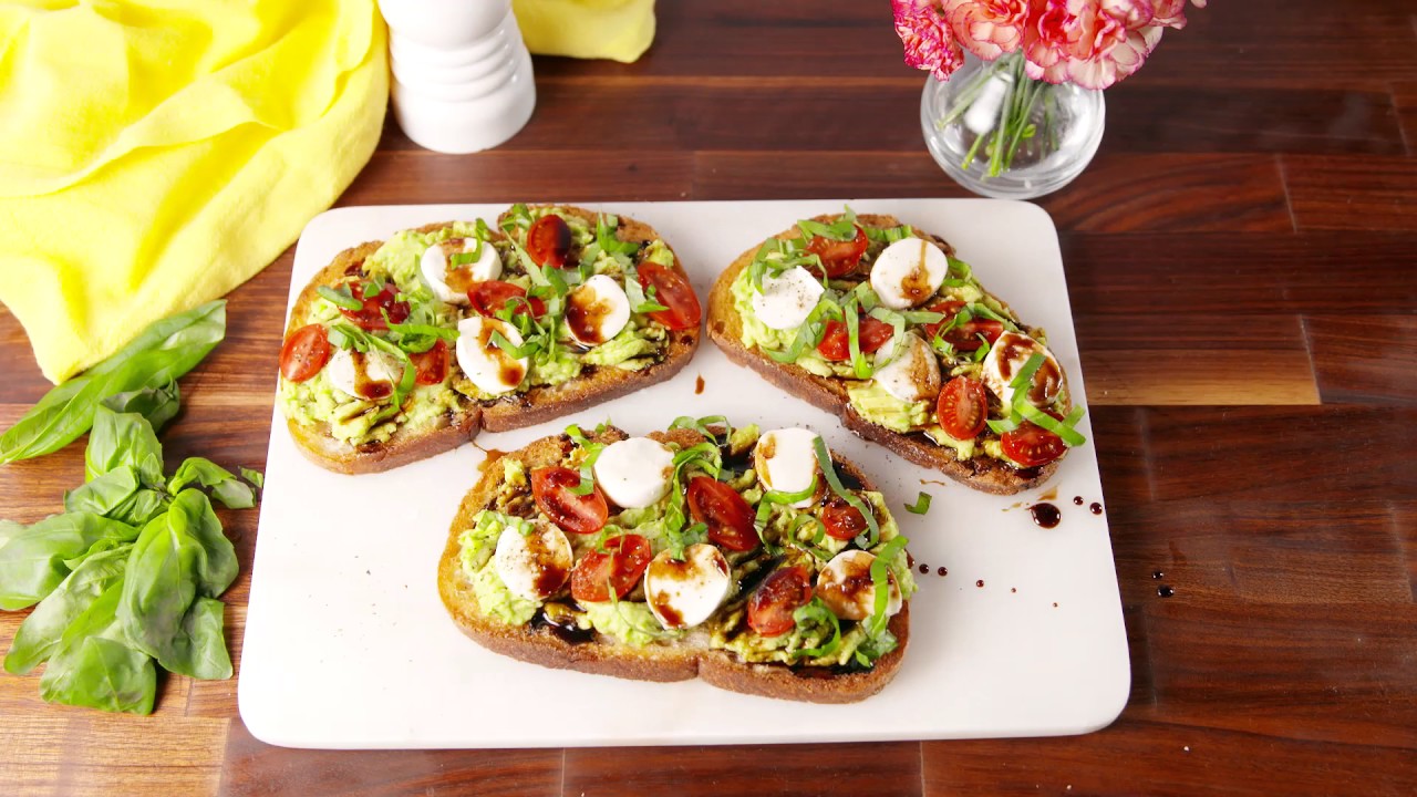 Caprese Avocado Toast - Einfache Rezepte Caprese Avocado Toast - Einfache Rezepte
