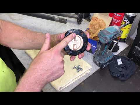 Landcruiser Project Build: Hzj75 Manual Locking Hub Tare-down/Rebuild, Solid axle inspection