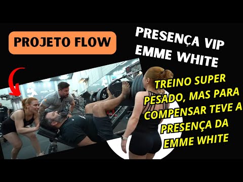 Igor3K treina com a presença VIP da Emme White no CT do Cariani