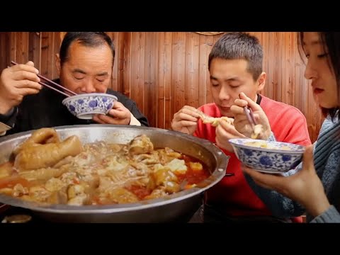 Pig's Intestines Cooked with Banded Catfish, Special Match and Wonderful Taste｜Uncle Rural Gourmet