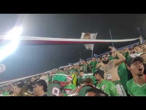 "Verdolaga tu hinchada  ya llego" Barra: Fúria Verde &bull; Club: Marathón