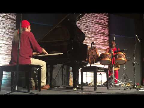 Egberto Gismonti y Naná Vasconcelos - Chile 2014 - Maracatú