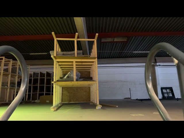 1457428 Entresolplan med trappor och räcken för demontering - ca 424 m²