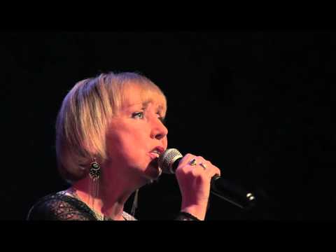 Mākonis / dzied: Ieva Akurātere /mūzika: AivarsHermanis / dzeja: Linards Tauns