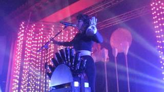 Purity Ring - Stillness in Woe (live)