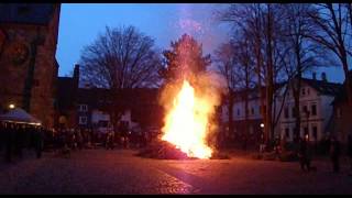 preview picture of video 'Osterfeuer in Menden 2013'