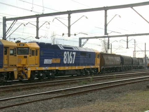 Manildra Grain Train with 81 Class Diesel Locomotives (1/6/2010) - PoathTV Australian Railways