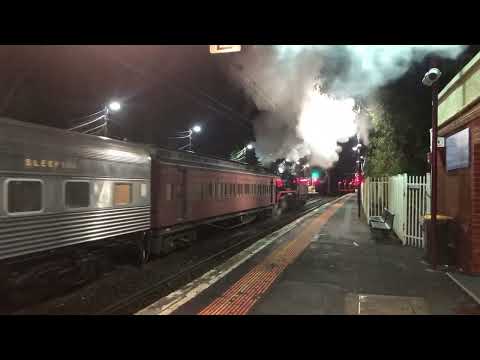 707 Operation with R707 H3 and H5 passing Newport station