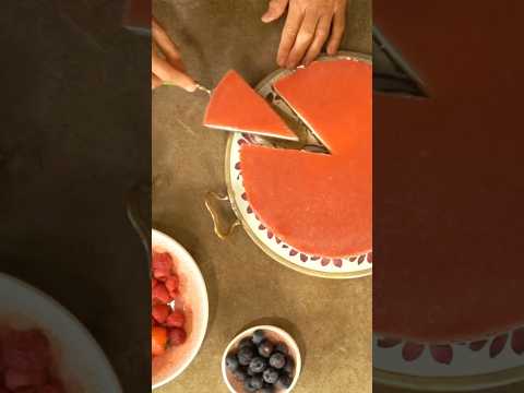 Pastel de yogur y fresas con semillas de amapola ✨