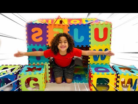 A CHATA DA MINHA IRMÃ LORRAYNE DESTRÓI MINHA CASA COLORIDA - Lorrayne jokes to build colorful house