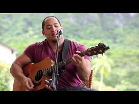 Mahikumakani Crabbe - Kissing You (HiSessions.com Acoustic Live!)