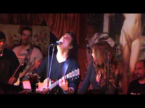 dionysis sxoinas kaiti garbi Ghost House