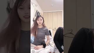 ライブ配信　ついつい目がいく美女のミニスカデルタゾーン